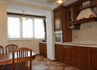 Продается 4-комнатная квартира, 120 м2, Пенза, улица Кулакова, 2