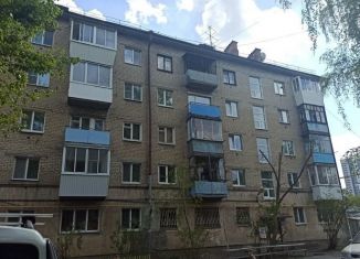 Сдаю в аренду 1-ком. квартиру, 32 м2, Екатеринбург, Сахалинская улица, 5, метро Машиностроителей