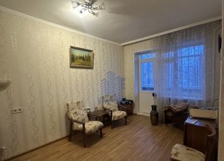 Продаю 2-комнатную квартиру, 43 м2, Чебоксары, улица Дзержинского, 16