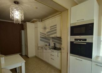 Сдается в аренду 2-ком. квартира, 68 м2, Сочи, улица Роз, 6/6А, микрорайон Центральный