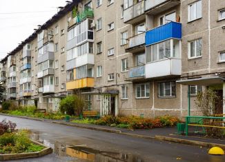 Продажа трехкомнатной квартиры, 64 м2, Новокузнецк, Транспортная улица, 99