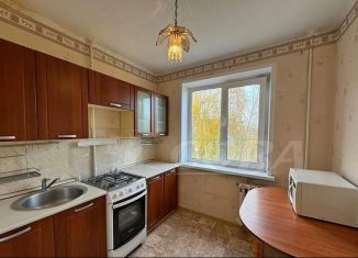 Продам 2-ком. квартиру, 47 м2, Тюмень, улица Белинского, 14