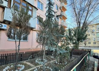 Продам 2-ком. квартиру, 40.9 м2, Астрахань, улица Татищева, 33