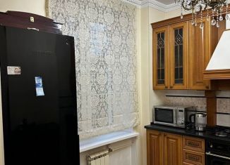 Трехкомнатная квартира в аренду, 80 м2, Москва, Полоцкая улица, 6к1, ЗАО