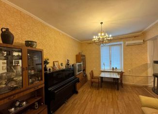 Продажа 4-ком. квартиры, 80 м2, Волжский, проспект имени Ленина, 38