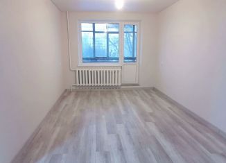 Продажа 3-ком. квартиры, 60 м2, Уфа, Калининский район, улица Адмирала Ушакова, 62