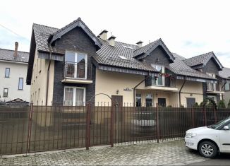 Аренда 2-ком. квартиры, 85 м2, Калининград, улица Максимилиана Волошина, 36