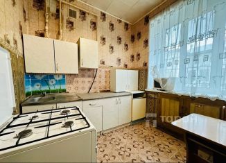 Продаю 2-комнатную квартиру, 55 м2, Челябинск, улица Богдана Хмельницкого, 15Б