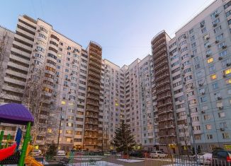 Продам 2-ком. квартиру, 70.5 м2, Москва, улица Островитянова, 5