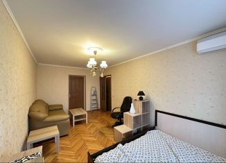 Сдается 3-ком. квартира, 55 м2, Москва, Комсомольский проспект, 19, метро Фрунзенская